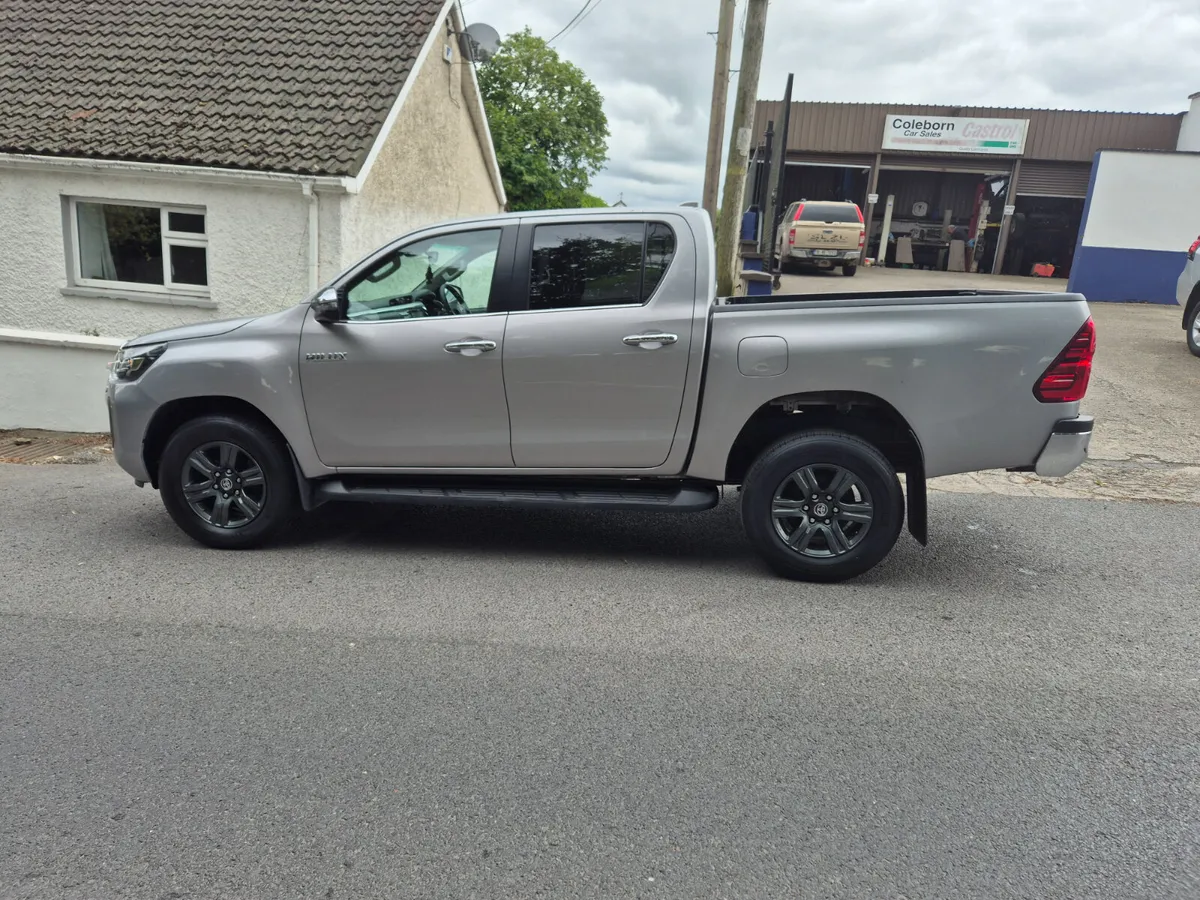Toyota Hilux 2024 - Image 4