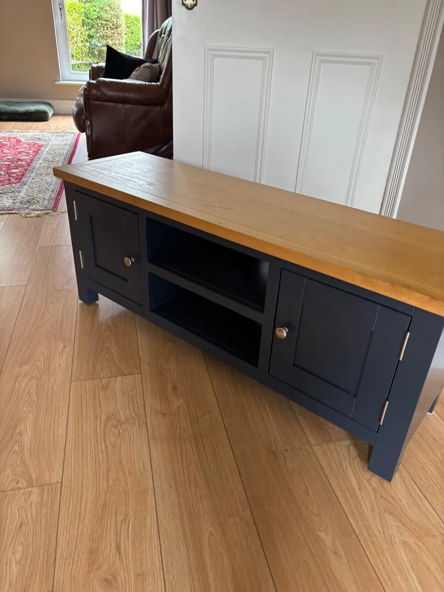 TV stand - Image 3