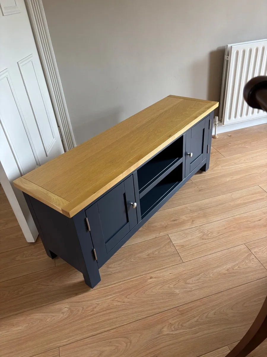 TV stand - Image 4