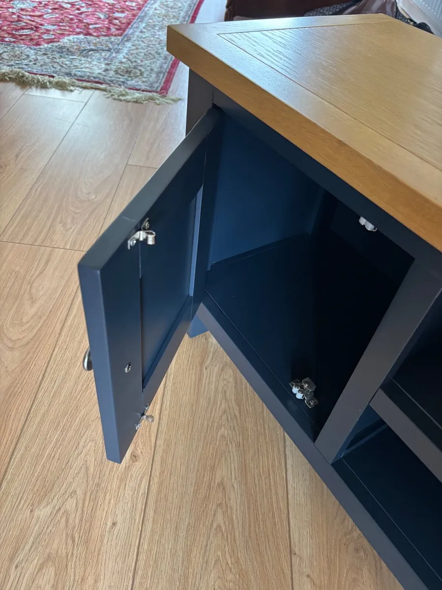 TV stand - Image 2