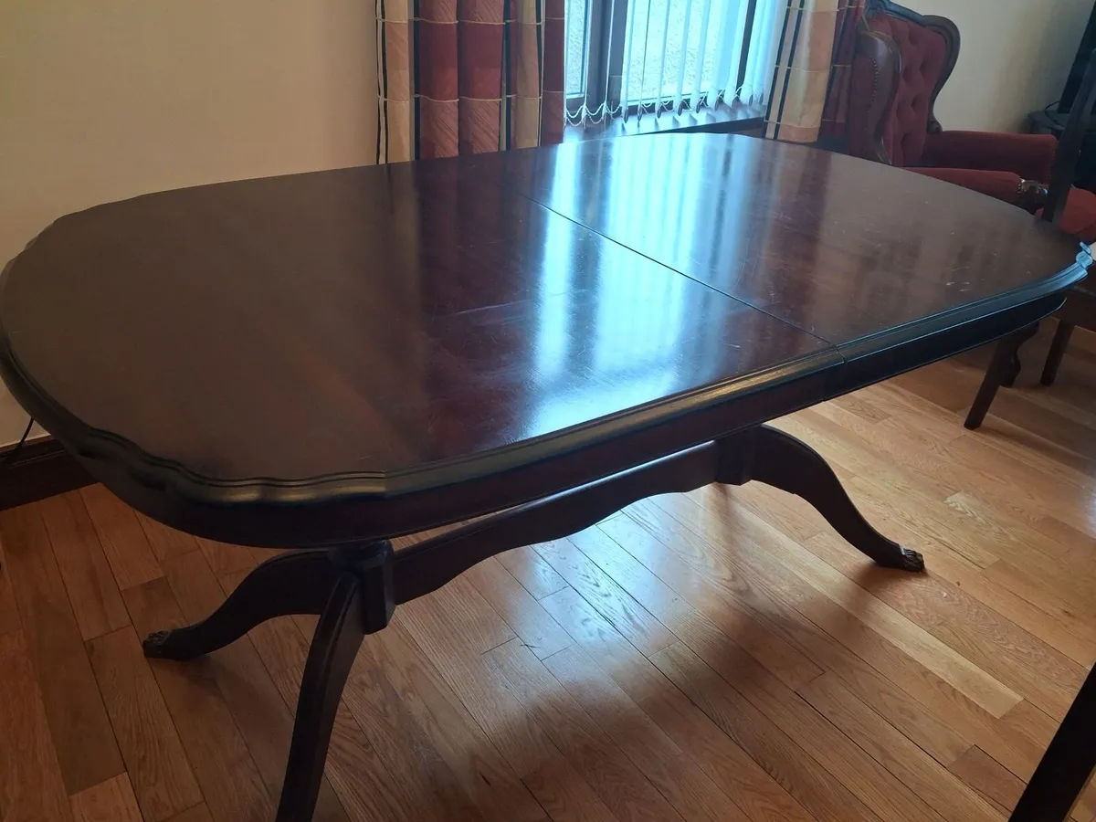 Rossmore diningroom table and chairs - Image 1