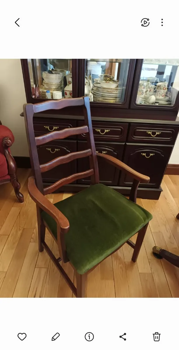 Rossmore diningroom table and chairs - Image 3