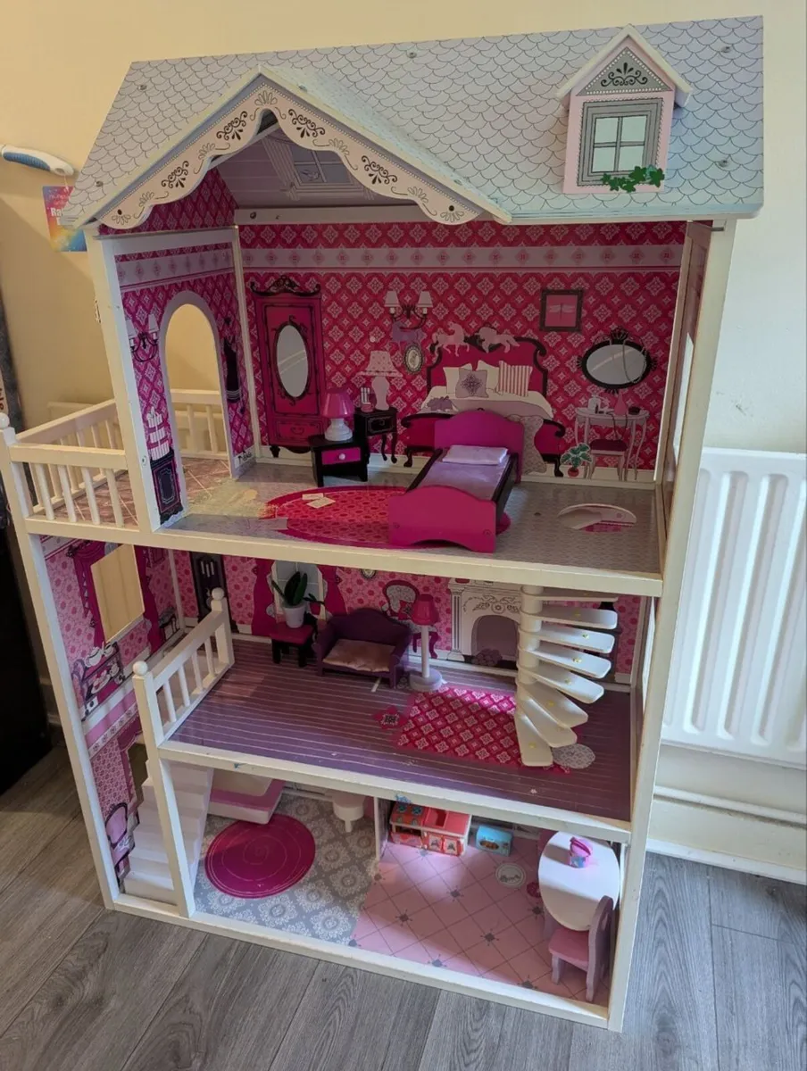 Large dollhouse with furniture and accessories - Image 3