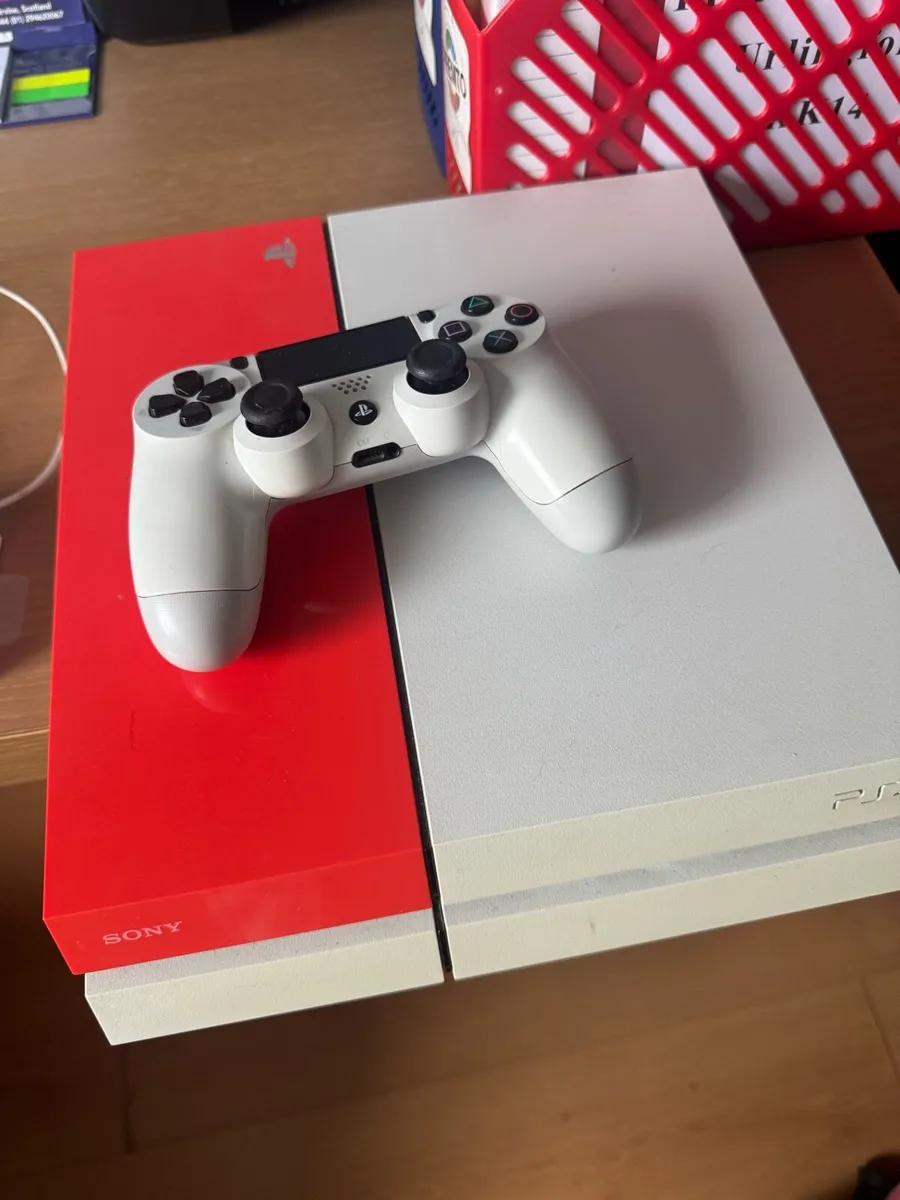 PlayStation 4 Console with 1 controller - Image 1