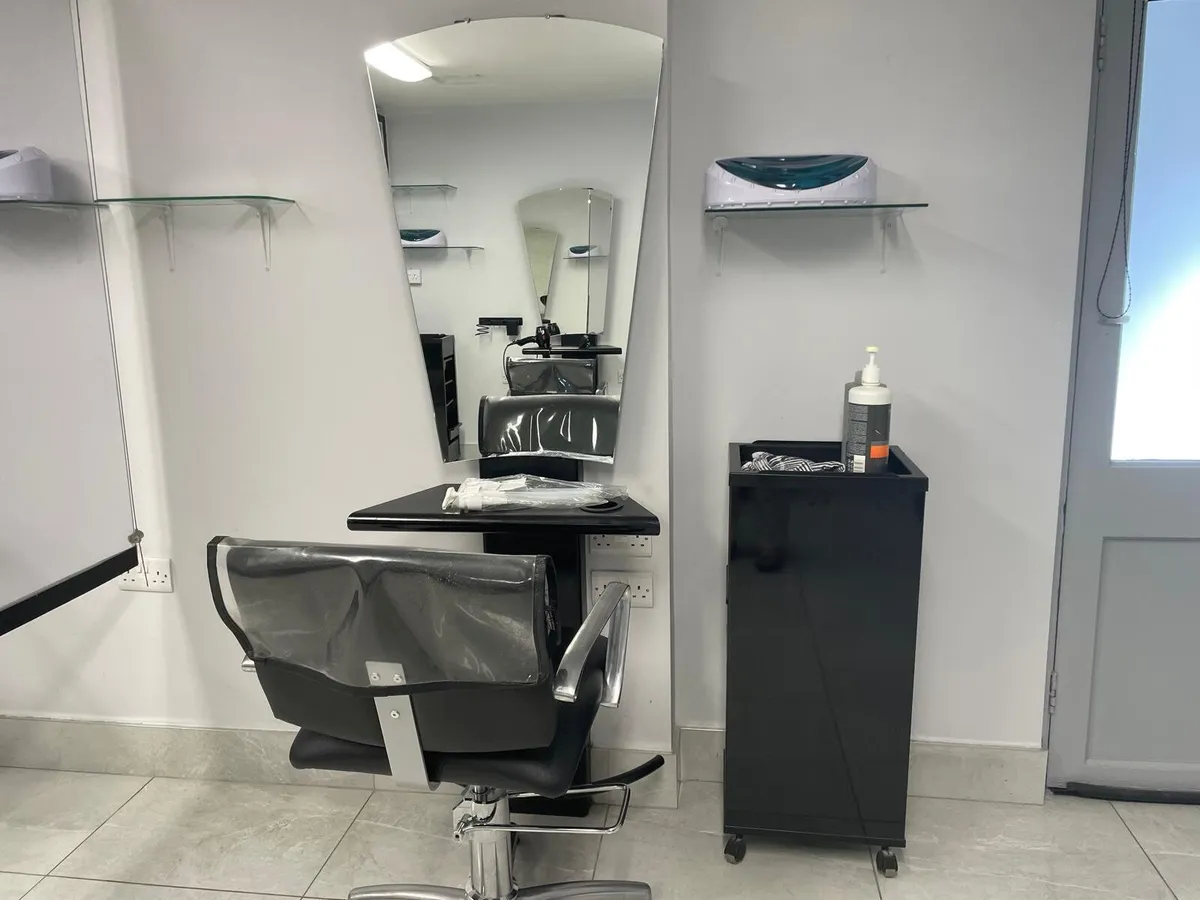 Salon equipment - Image 1
