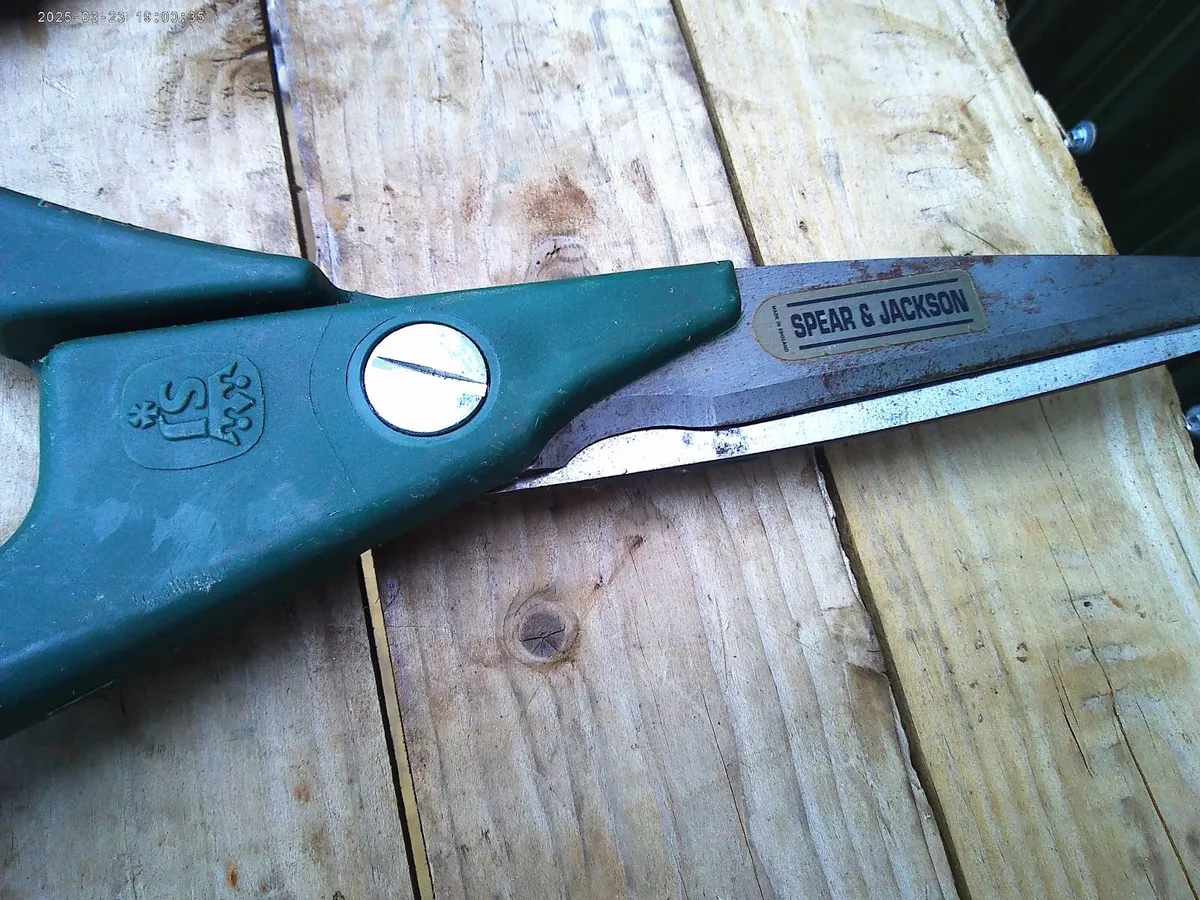 Hedge Clippers - Image 4