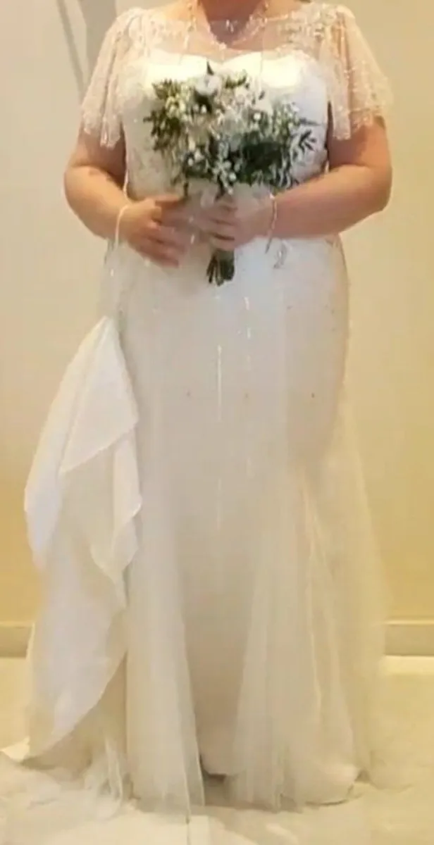 Wedding dress - Image 2