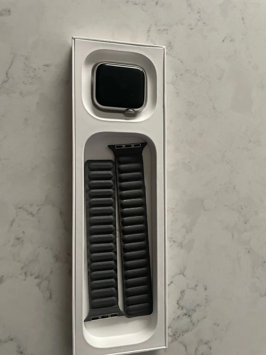Apple Watch SE 40mm - Image 3