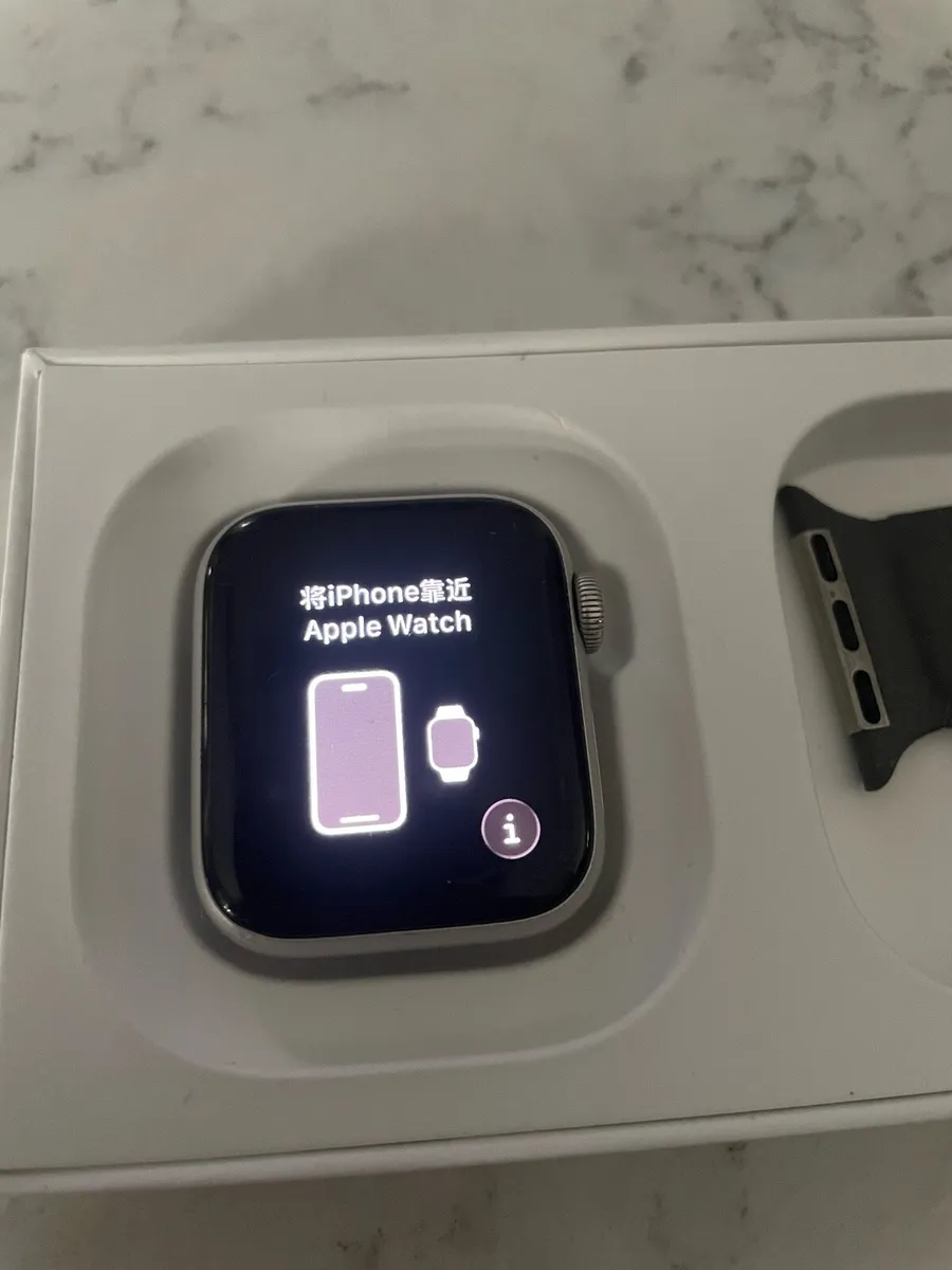 Apple Watch SE 40mm - Image 2