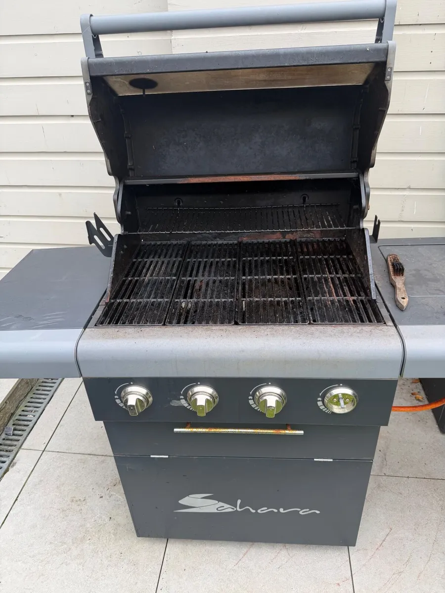 BBQ - 4 burner gas BBQ - Image 2