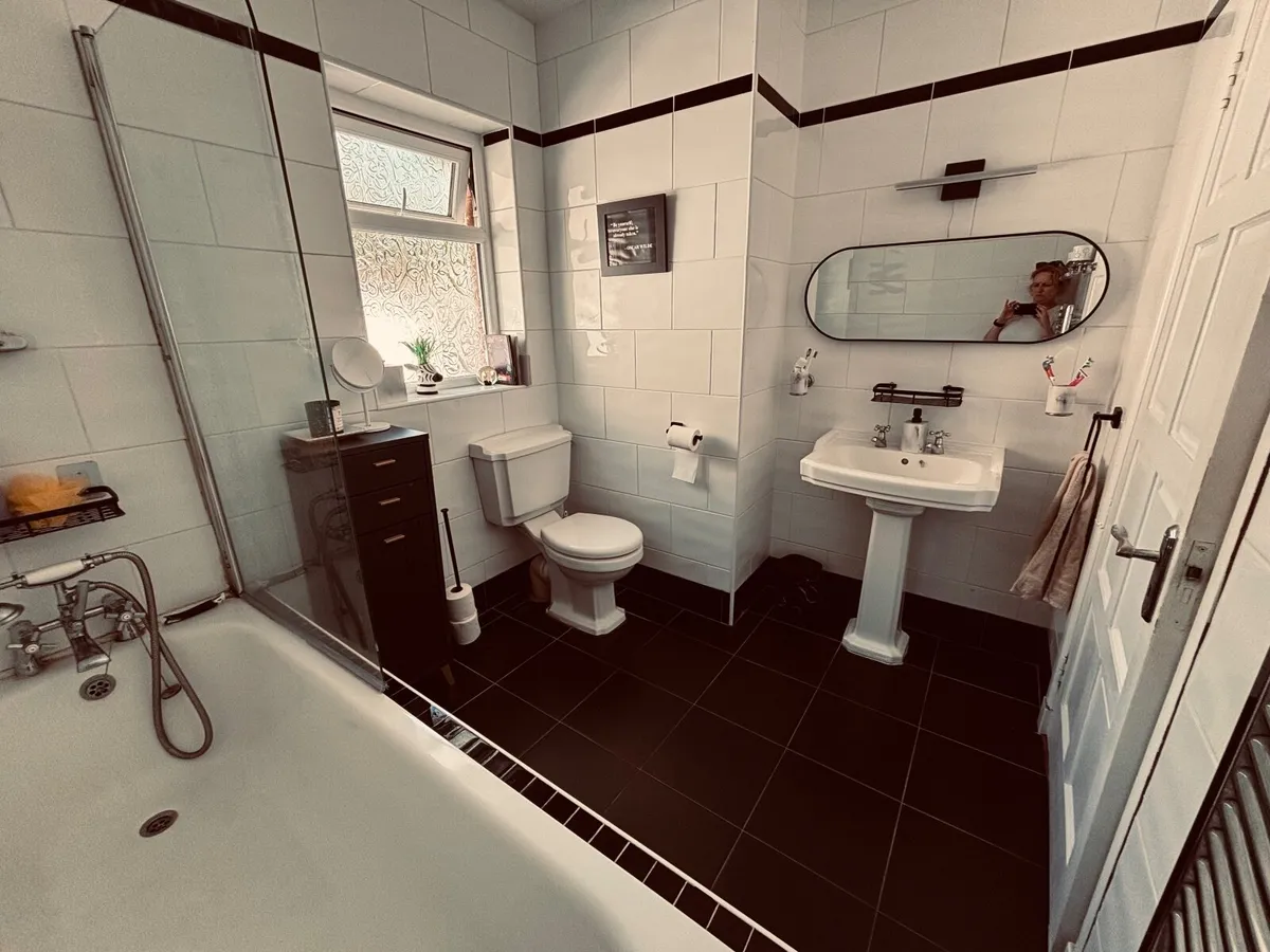 Bathroom Suite - Image 1