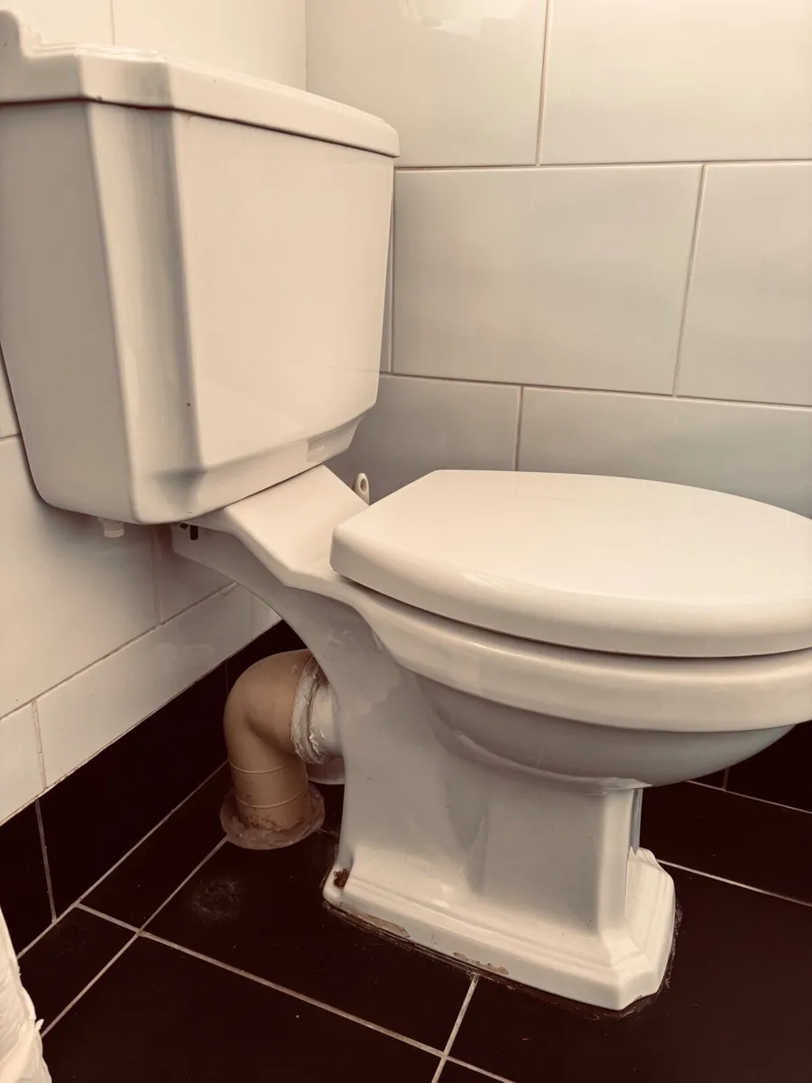 Bathroom Suite - Image 4