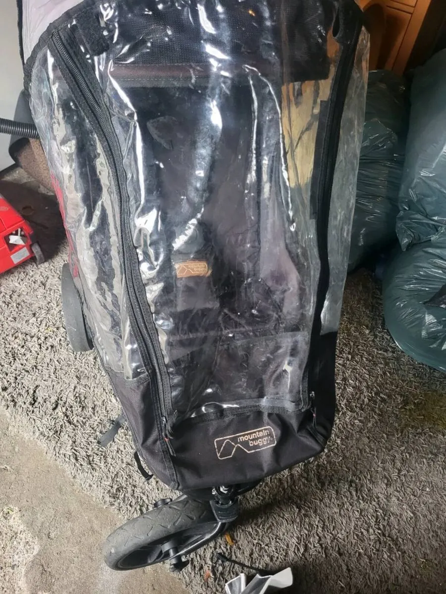 Small mountain buggy with rain cover - Image 4