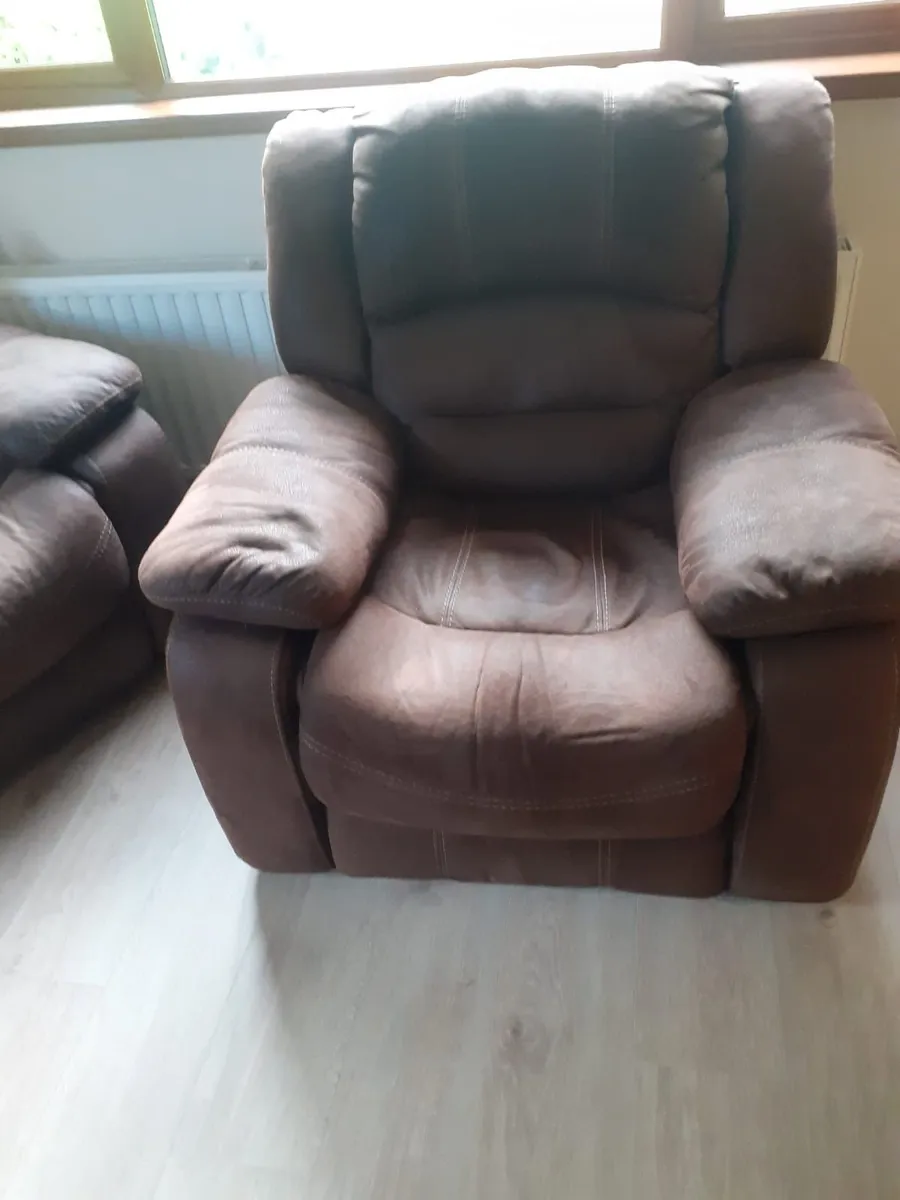 Recliner two seater and two recliner chairs - Image 1