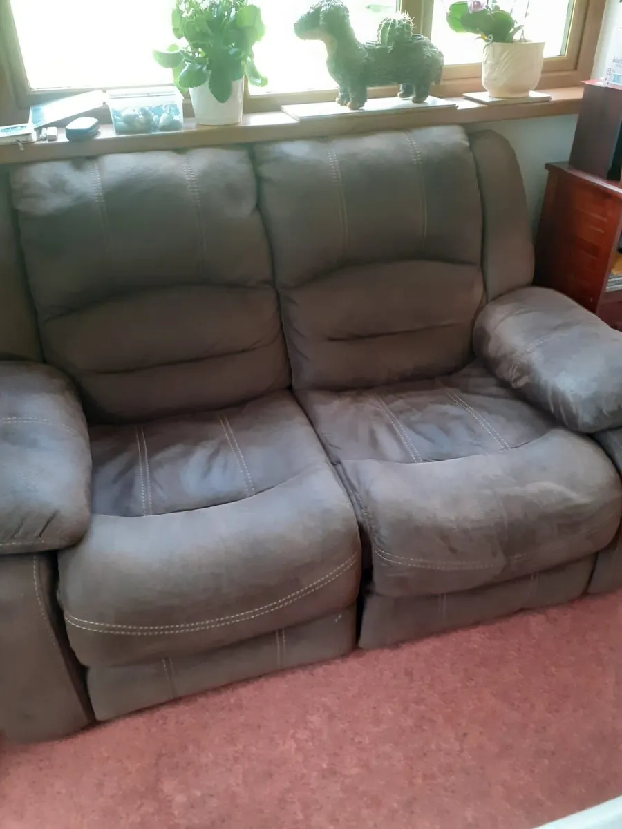 Recliner two seater and two recliner chairs - Image 2