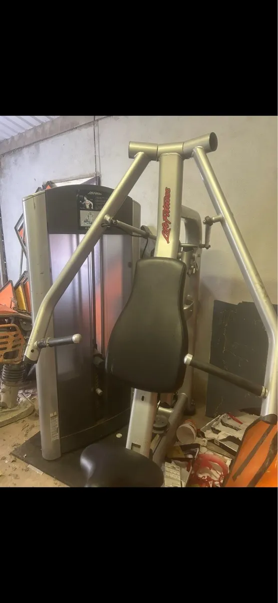 Life fitness chest press - Image 1