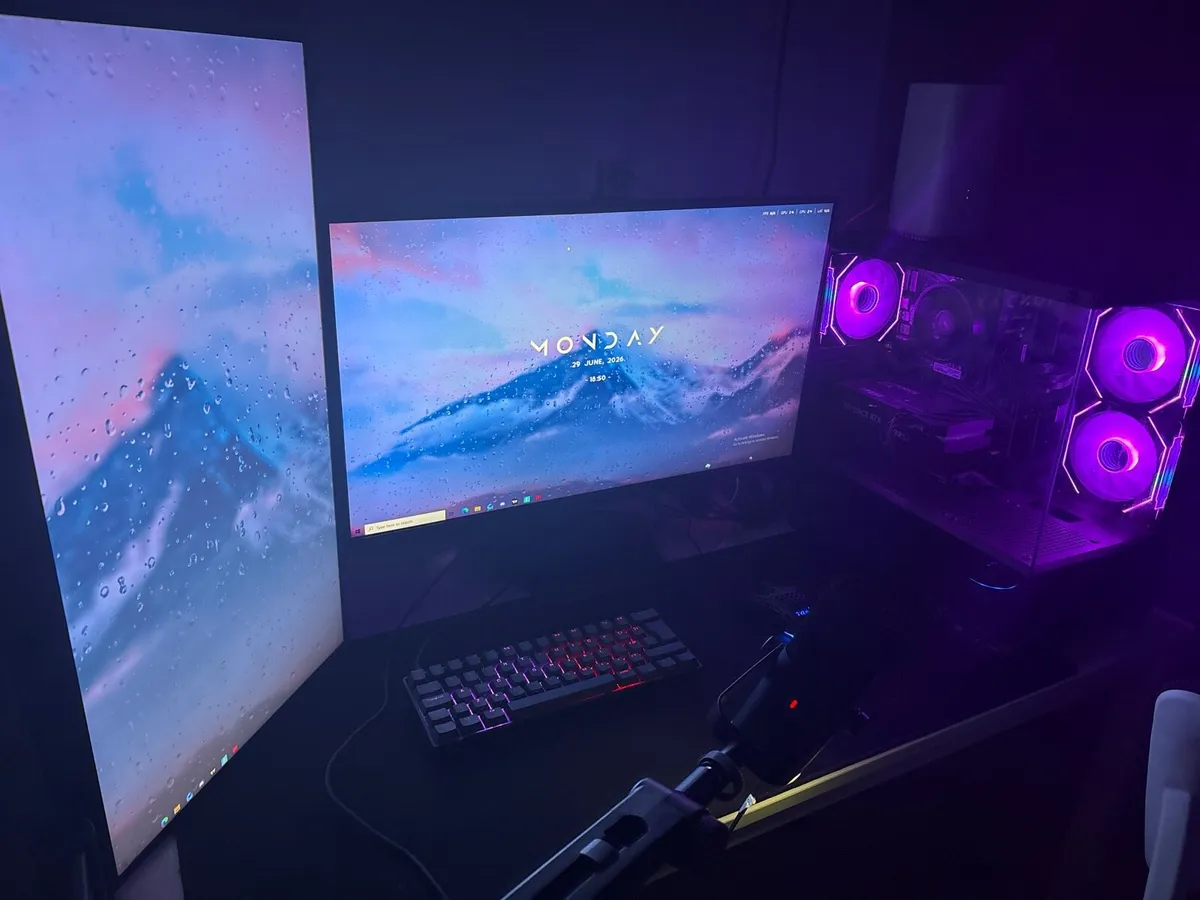 Gaming/streaming setup (PC,MONITORS, ECT) - Image 1
