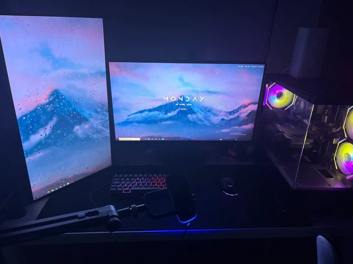 Gaming/streaming setup (PC,MONITORS, ECT) - Image 2