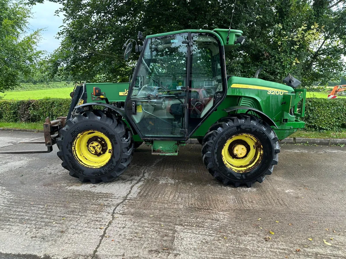 John Deere 3200 - Image 1