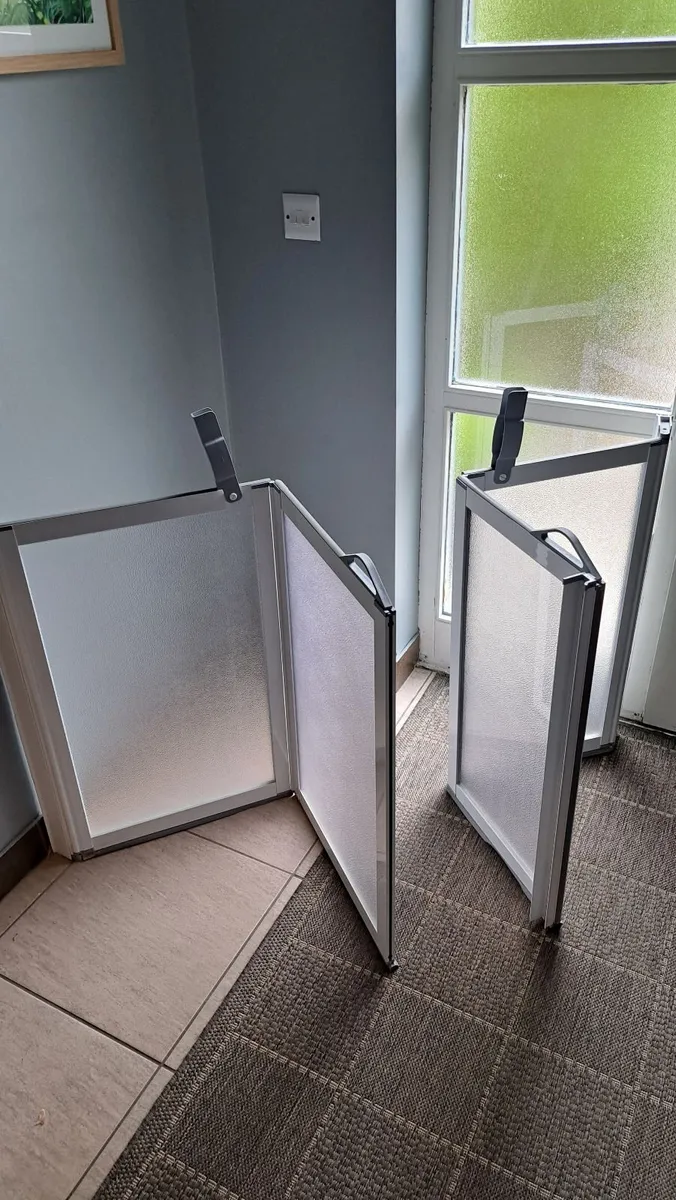 Half-doors and grab rails for disabled bathroom - Image 3