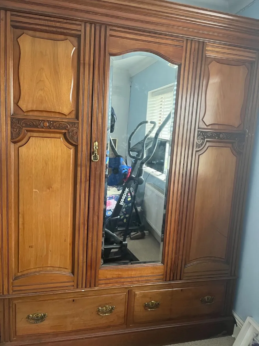 Wardrobe French - Image 1