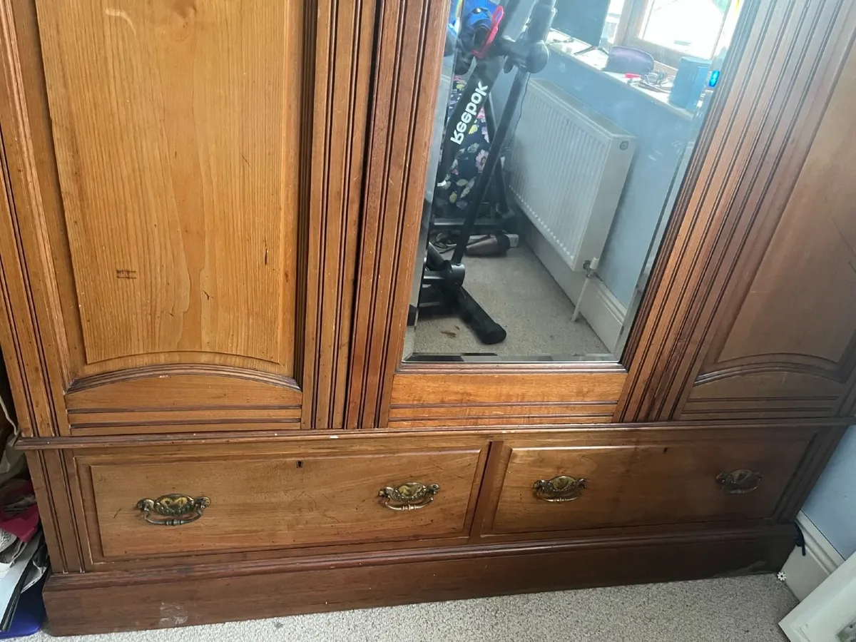 Wardrobe French - Image 2