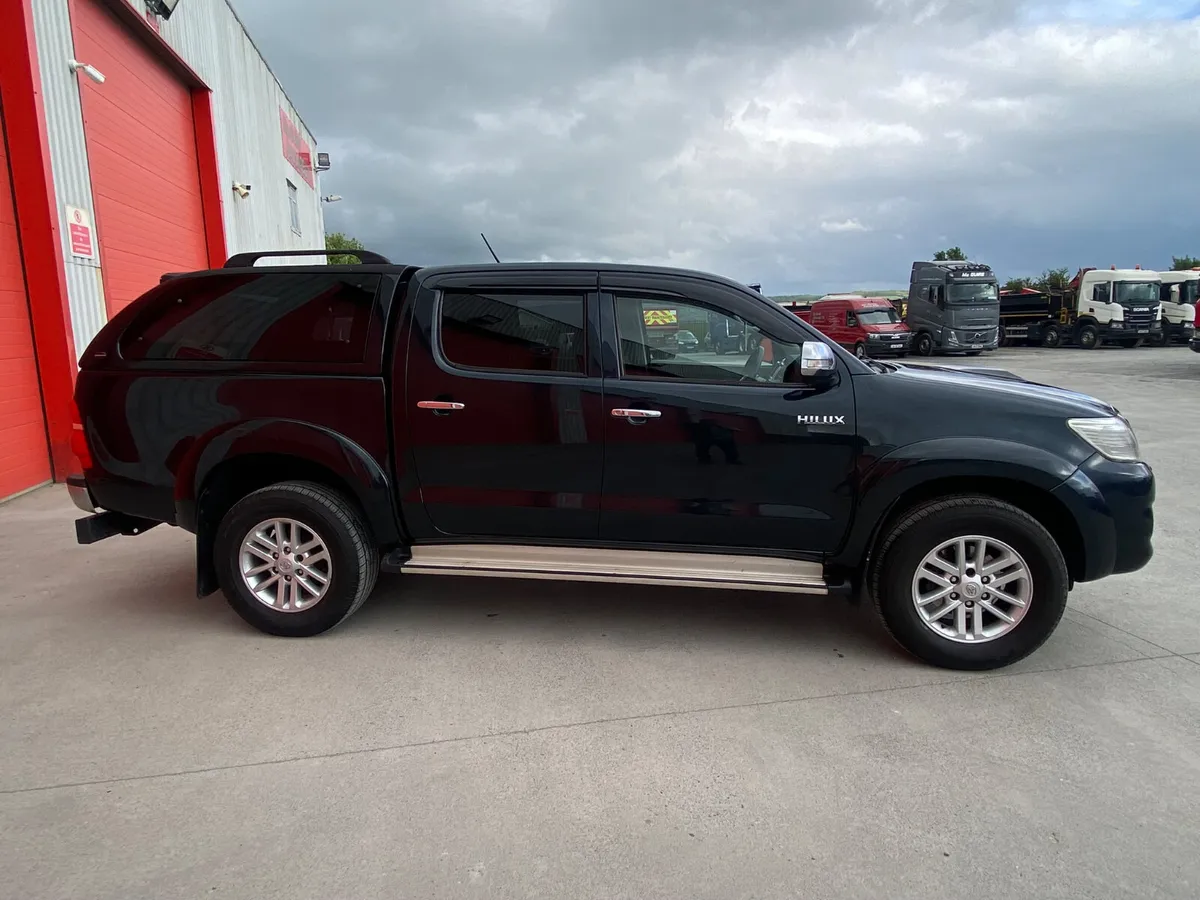2015 Toyota Hi-Lux Invincible 3.0 D4D - Image 2