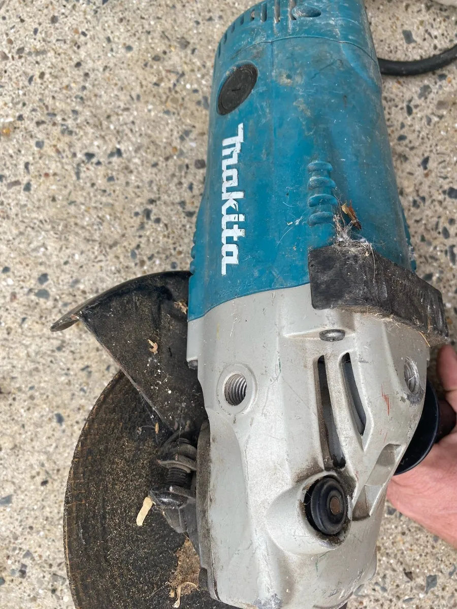 Large makita grinder perfect condition - Image 1