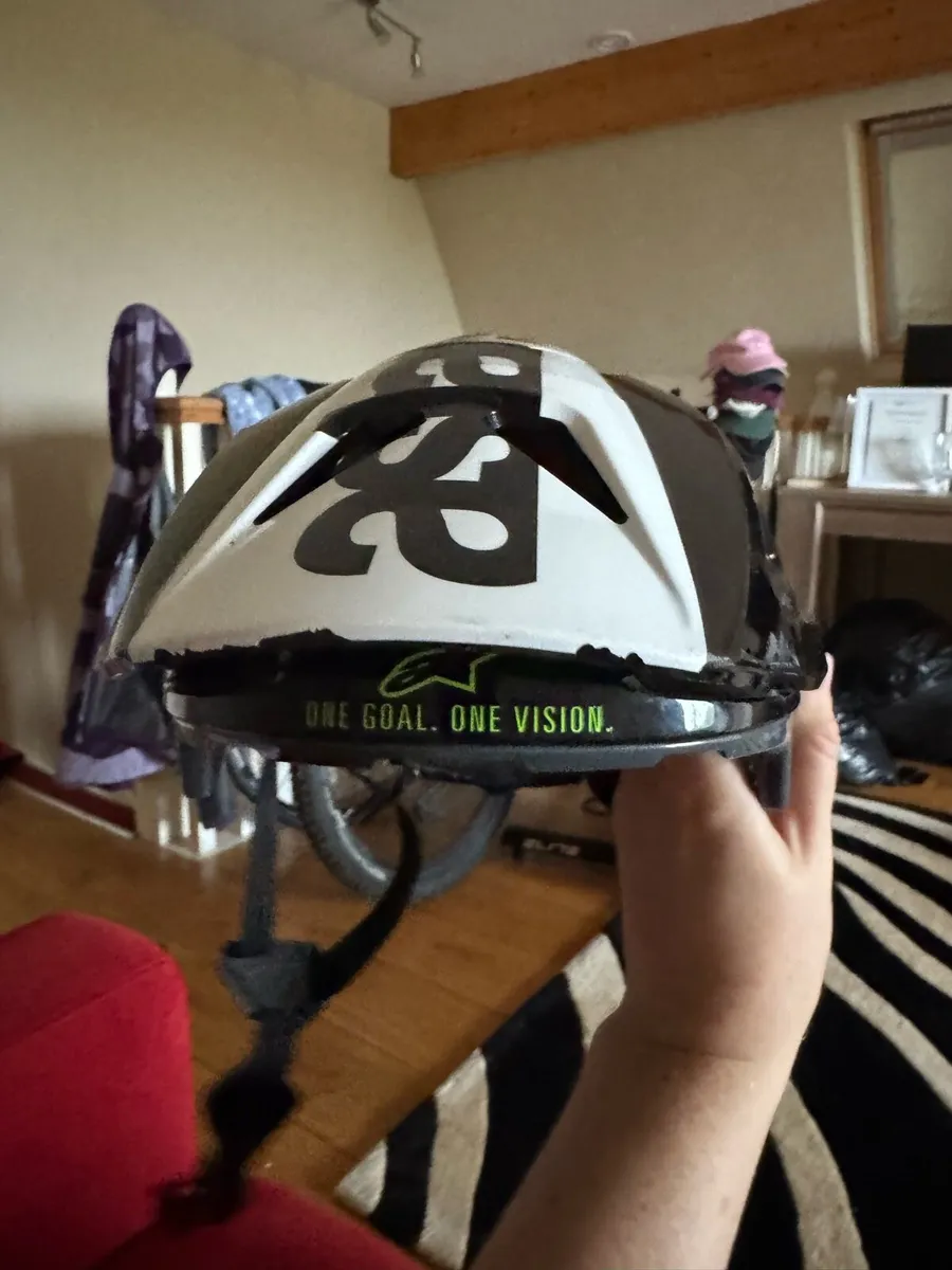 Alpinestars mountain bike helmet - Image 1