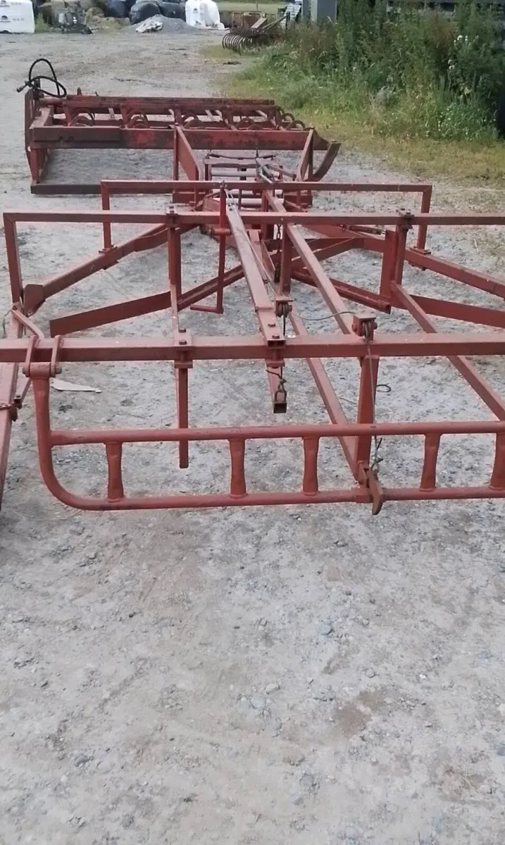 Bale.sleigh..flat.8.grabs.and.20.ft.bale.trailor - Image 3