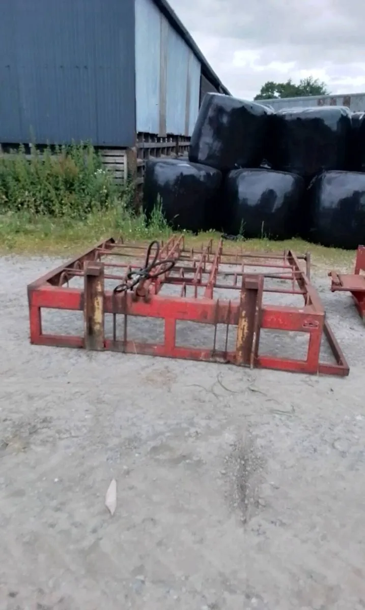 Bale.sleigh..flat.8.grabs.and.20.ft.bale.trailor - Image 4