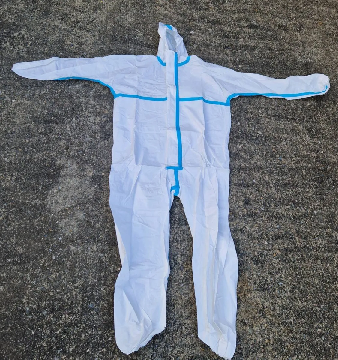 Coverall white dispoasable suits - Image 1
