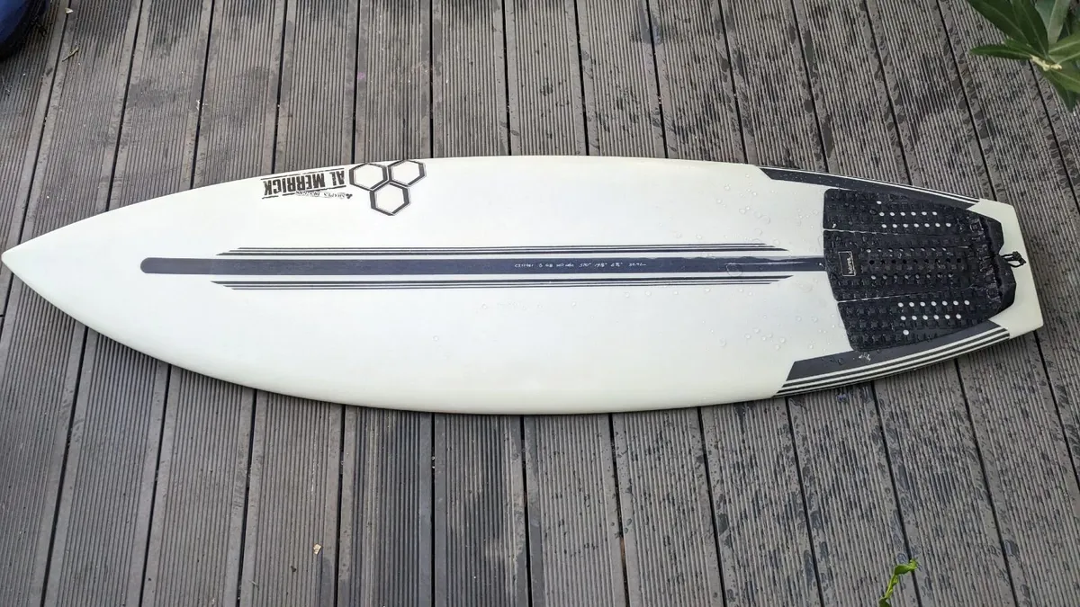 Surfboard 5'10" - Image 1