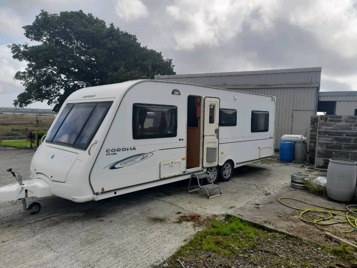 Corona 626 caravan - Image 2