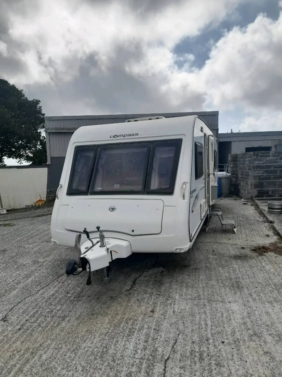 Corona 626 caravan - Image 1