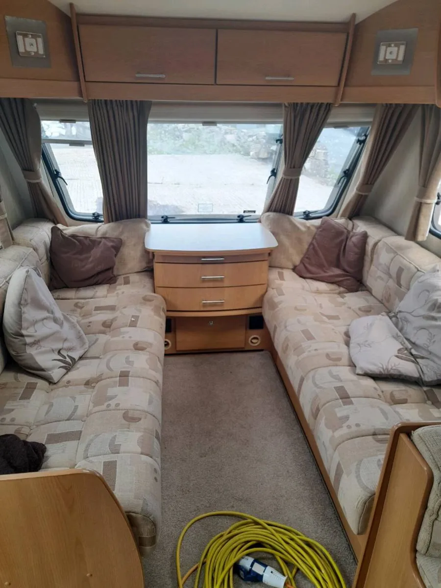 Corona 626 caravan - Image 3