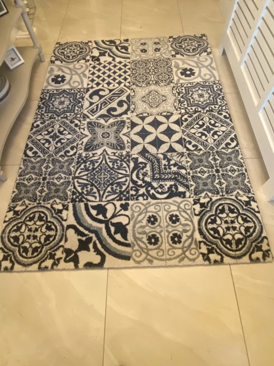 Rug - Image 1