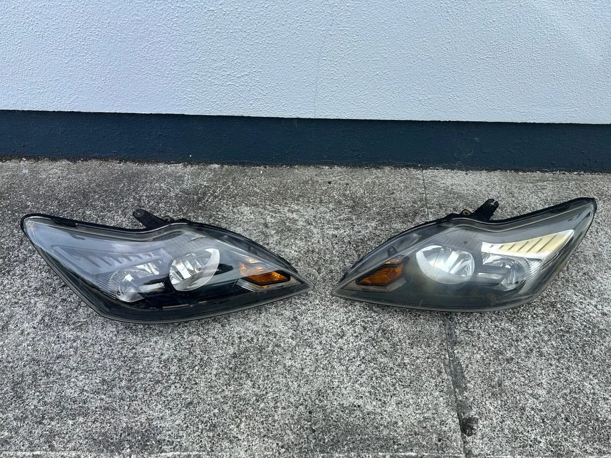 Ford focus 2008 headlights - Image 1