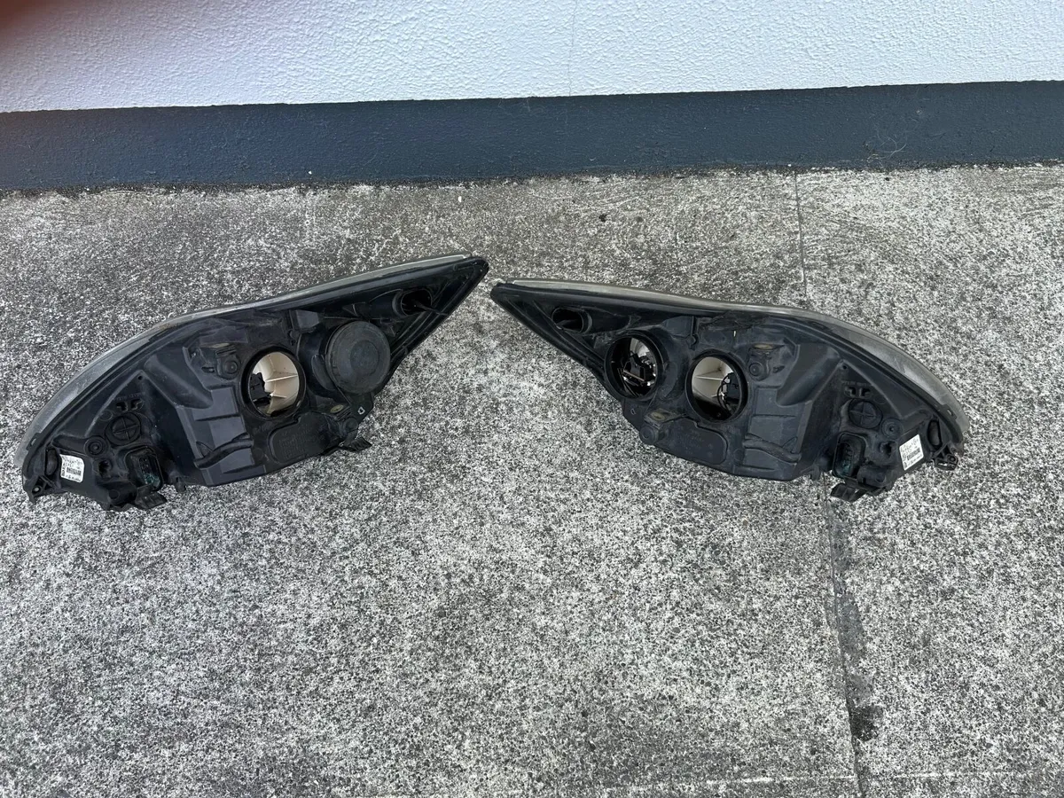 Ford focus 2008 headlights - Image 2