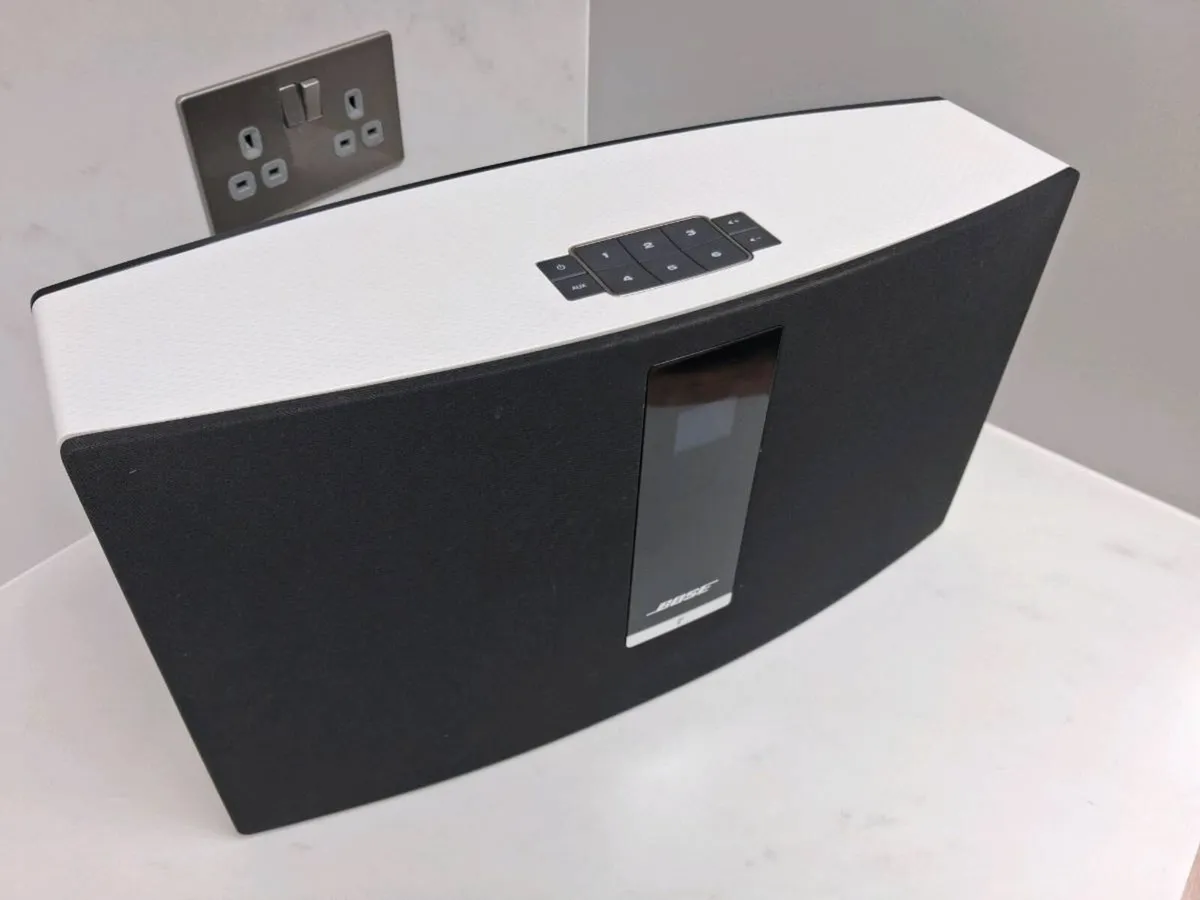 Bose SoundTouch 30 Series III Wireless Speaker - Image 1