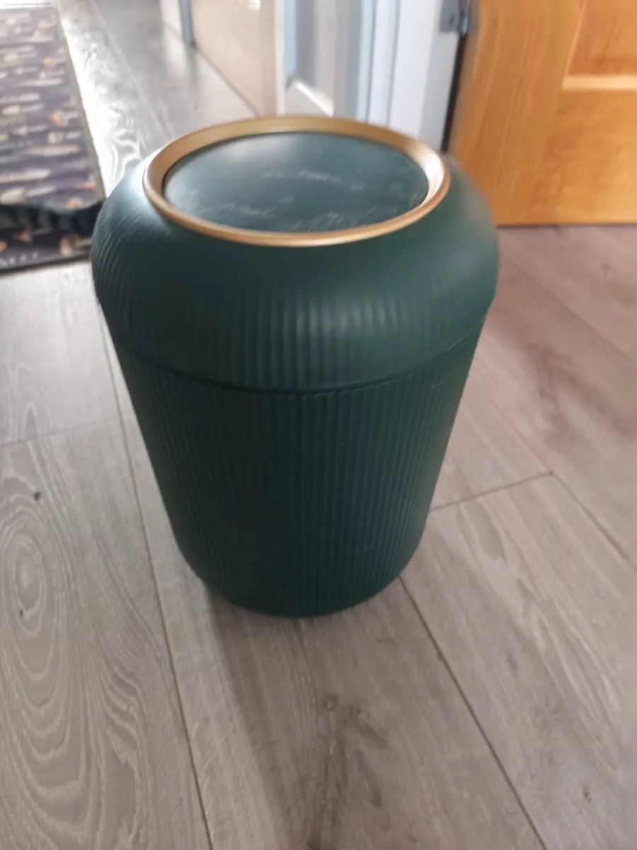 Small bathroom bin - Image 1