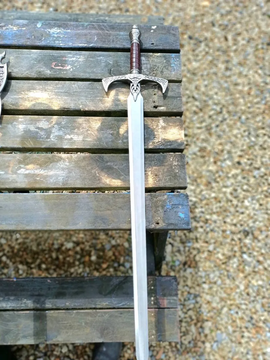 Vintage Skyrim Steel Greatsword - Image 1