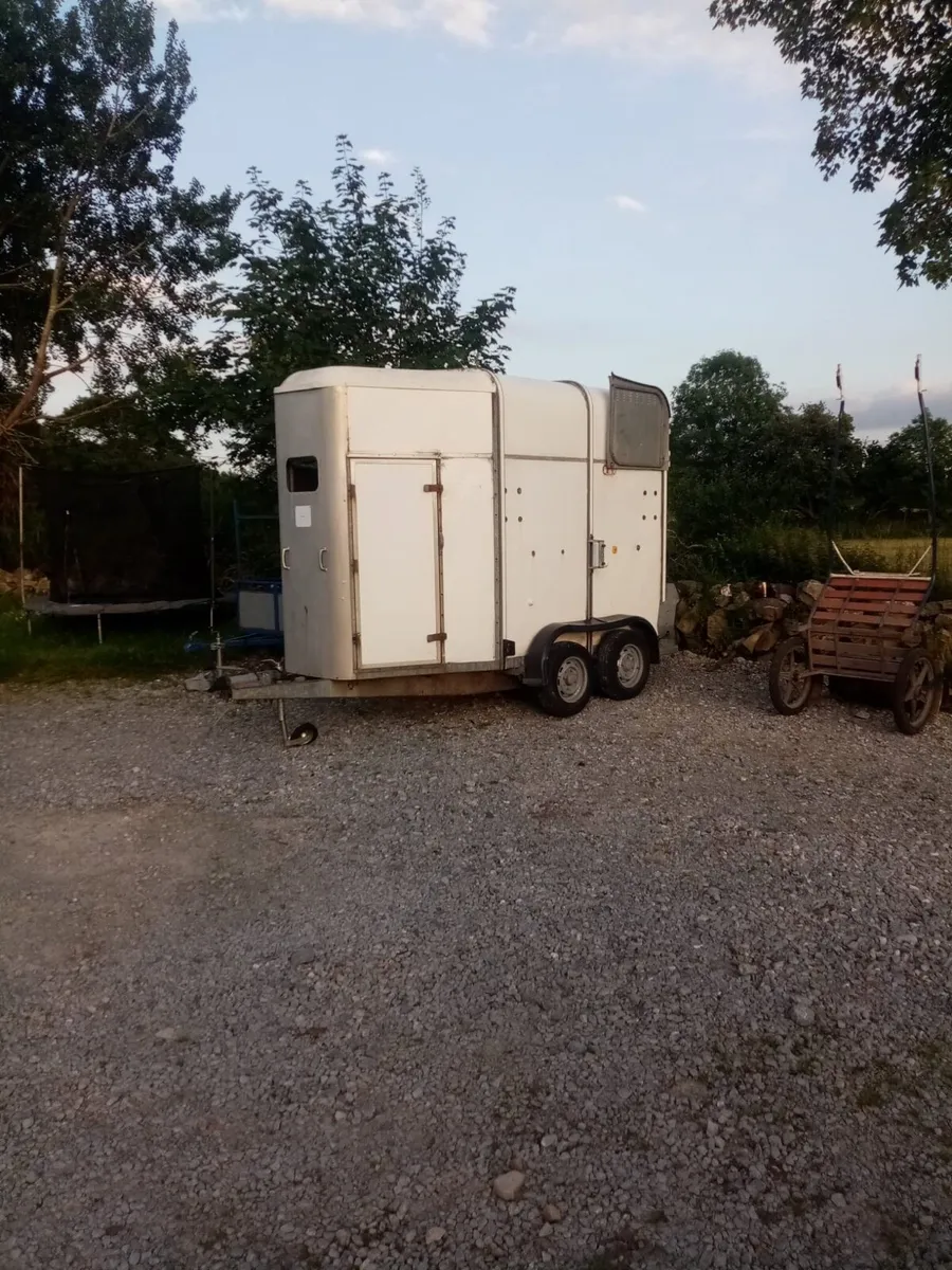 Horse box - Image 1