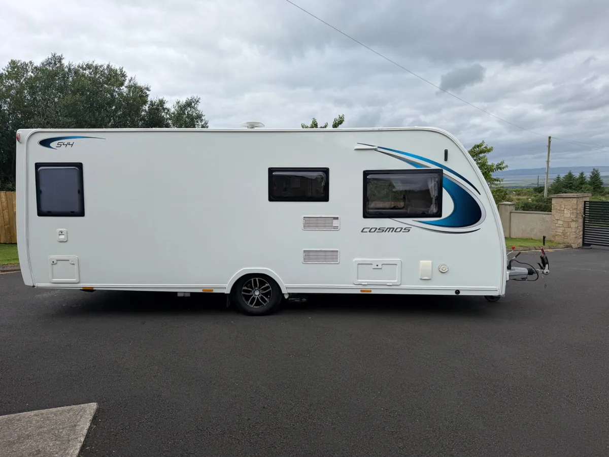 2018 Lunar 554 fixed bed - Image 2