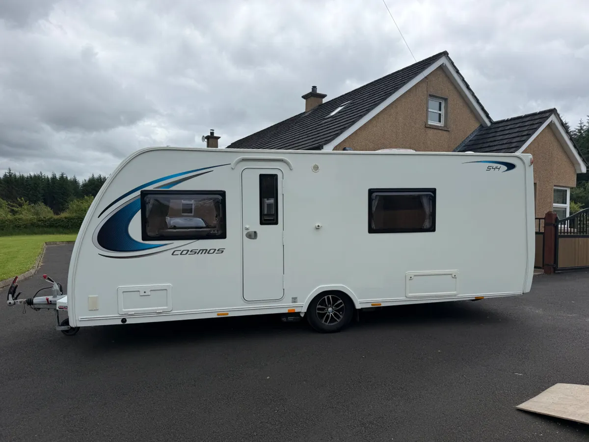 2018 Lunar 554 fixed bed - Image 4