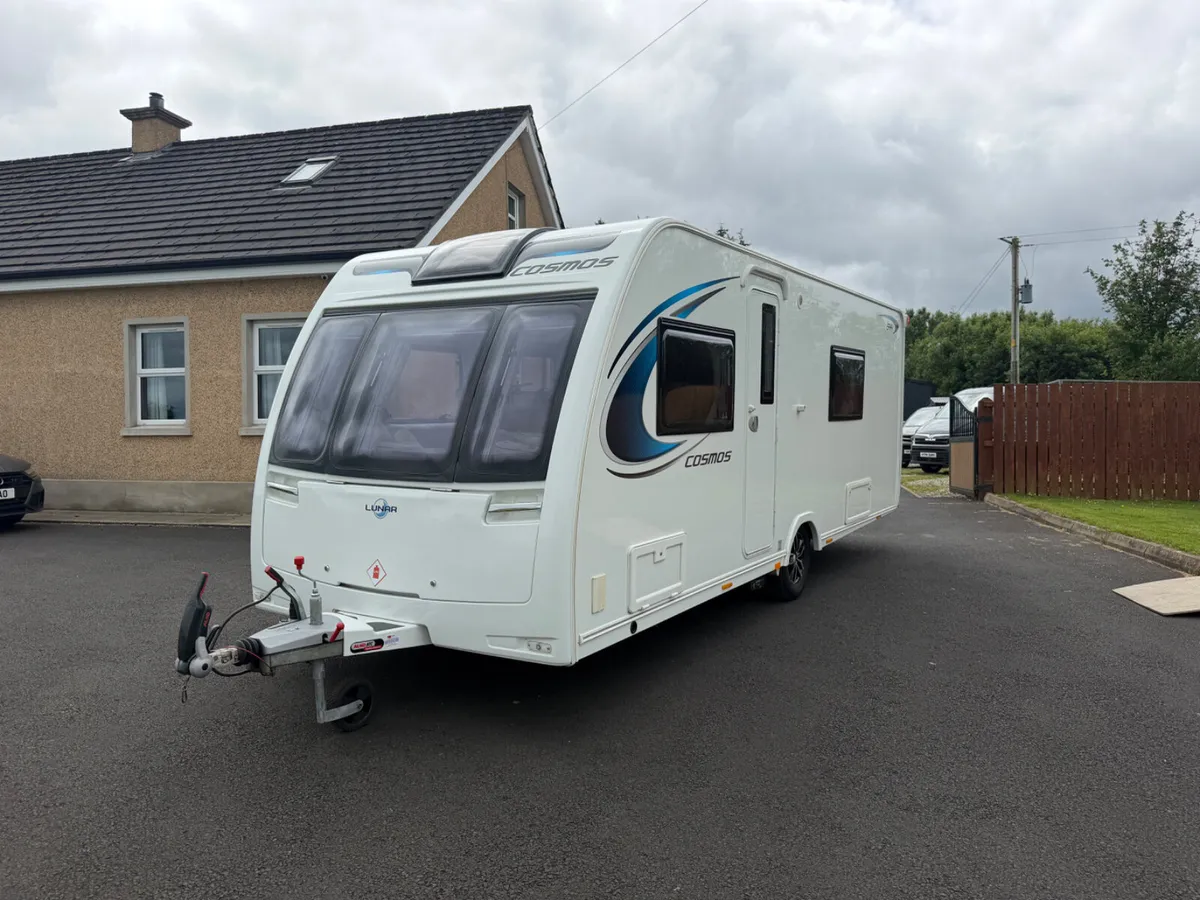 2018 Lunar 554 fixed bed - Image 3