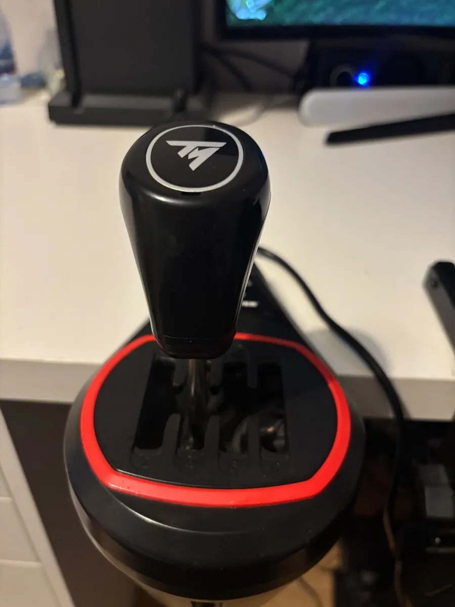 Thrustmaster  Racing Wheel Bundle - Image 4