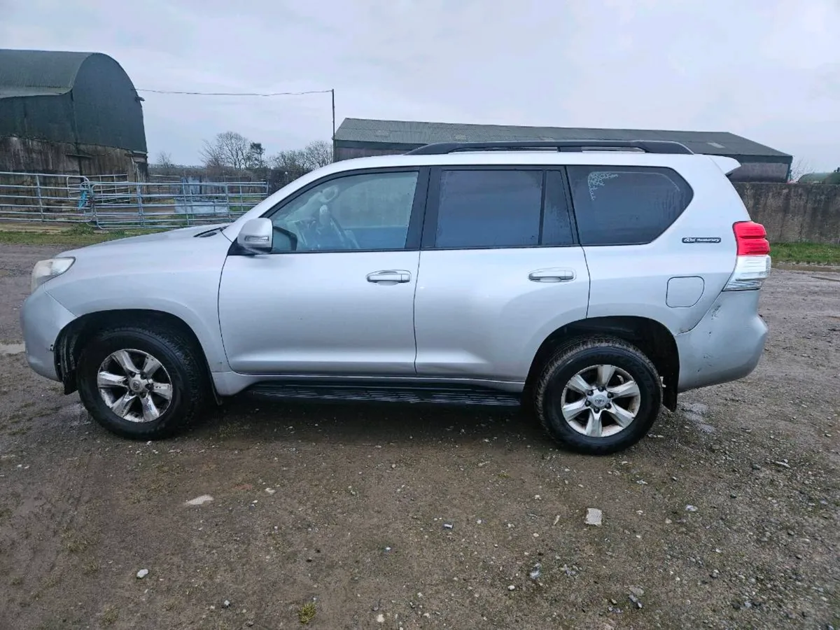 2011 Toyota Landcruiser - Image 3