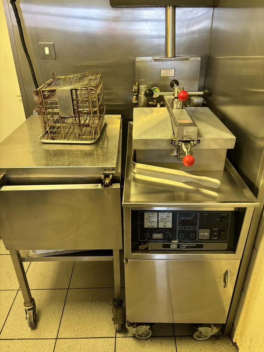 Henny Penny pressure fryer - Image 1