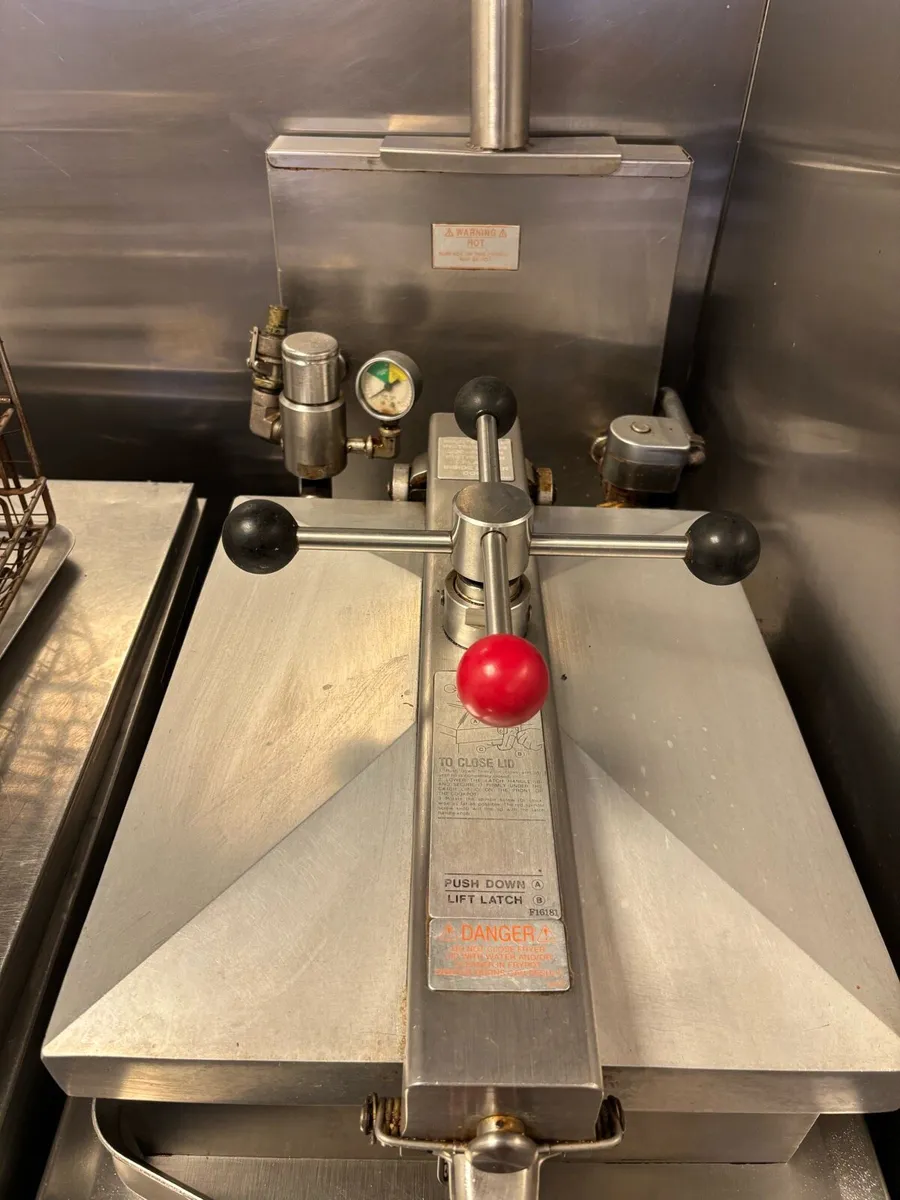 Henny Penny pressure fryer - Image 2